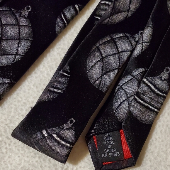 Holiday Traditions by MMG Silk Holiday Tie - Picture 2 of 6